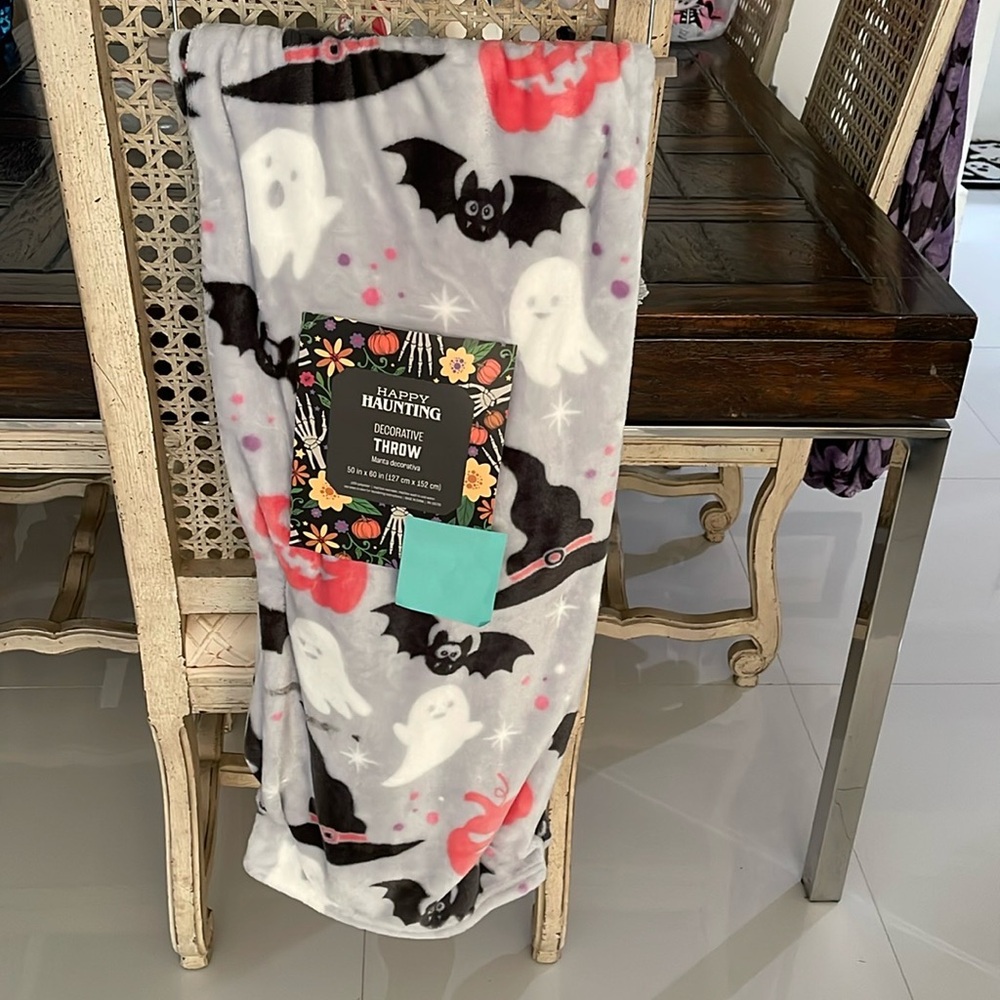 Happy Haunting Gray/White/Black "Bats/Ghosts/Witch Hats" Throw Blanket